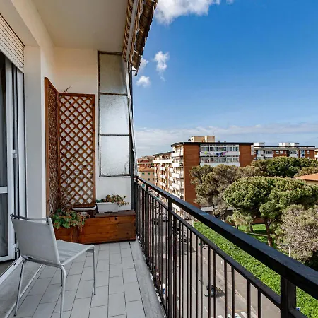 Luxury House Near Train Station *
